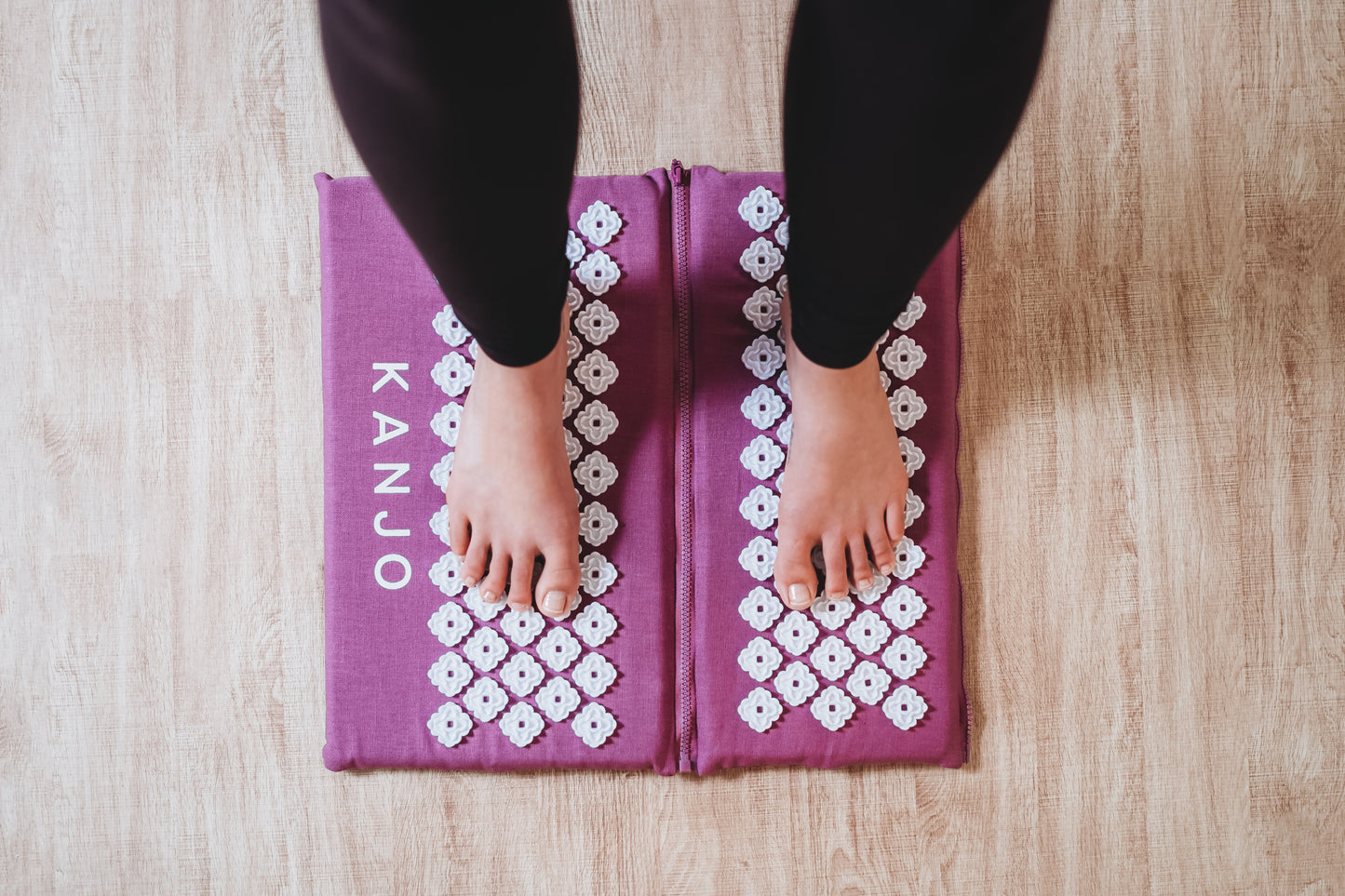 Kanjo Acupressure Zip-Apart Mat - Amethyst